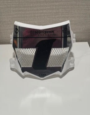 White pre made vented plate